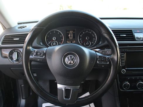 Used 2014 Volkswagen Passat 1.8T SEL Premium image 22