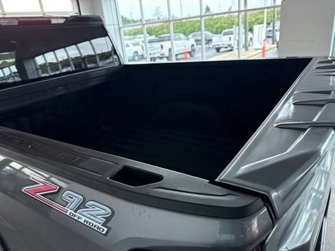 Used 2022 Chevrolet Silverado 1500 RST AWD/4WD image 5