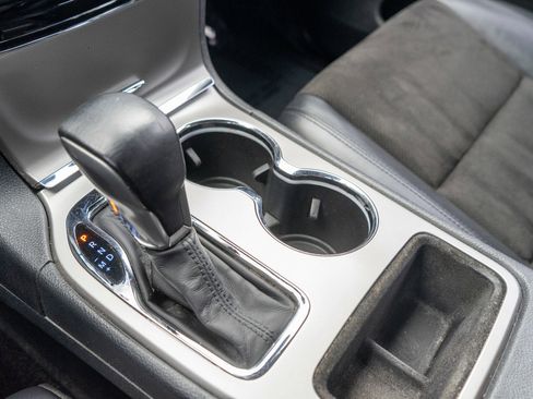 Used 2019 Jeep Grand Cherokee Altitude AWD/4WD image 21