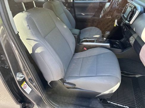 Used 2017 Toyota Tacoma SR5 w/ Tow Package RWD image 15
