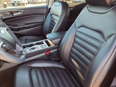 Used 2024 Ford Edge SEL w/ Convenience Package AWD/4WD image 3