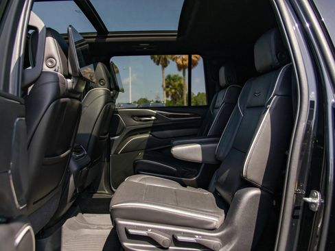Used 2021 Cadillac Escalade ESV Premium Luxury w/ Driver Assist Tech Package AWD/4WD image 31