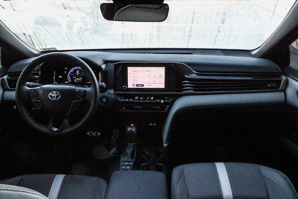 Used 2025 Toyota Camry SE w/ Convenience Package FWD image 13