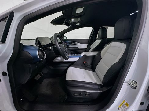 Used 2025 Chevrolet Equinox EV LT image 13