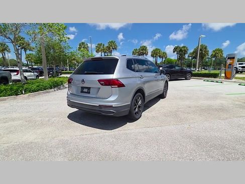 Used 2023 Volkswagen Tiguan SE w/ Panoramic Sunroof Package FWD image 40