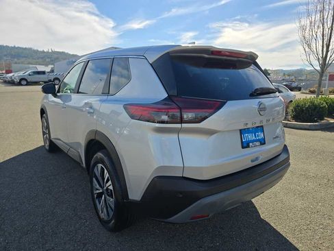 Used 2023 Nissan Rogue SV image 3