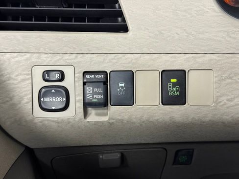 Used 2014 Toyota Sienna XLE FWD image 14