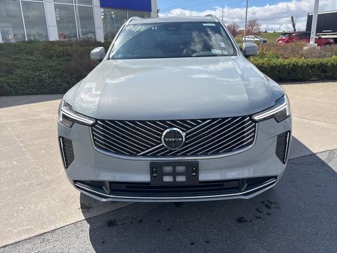 Used 2025 Volvo XC90 B6 Plus image 3