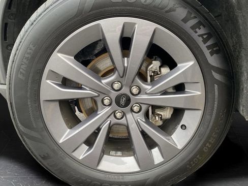 Used 2022 Ford Explorer XLT w/ Equipment Group 202A image 37