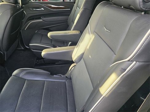 Used 2023 Cadillac Escalade ESV Premium Luxury image 12