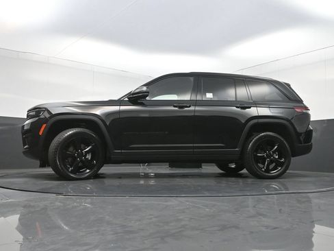 Used 2022 Jeep Grand Cherokee Altitude AWD/4WD image 30