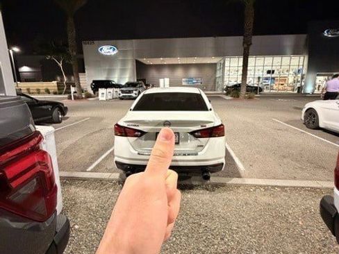 Used 2023 Nissan Altima 2.5 SR w/ SR Premium Package image 5