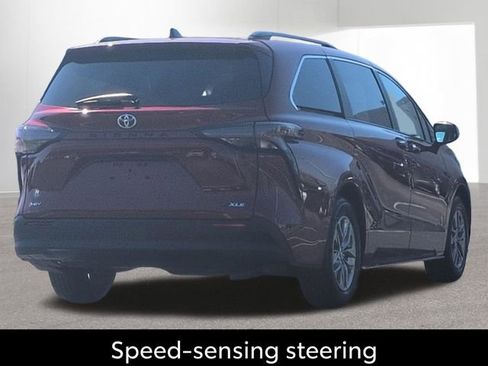 Certified 2026 Toyota Sienna XLE FWD image 7