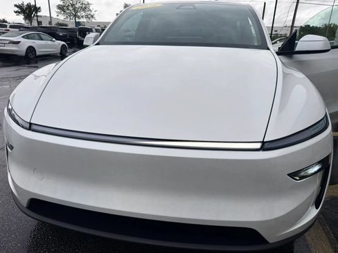 Used 2026 Tesla Model Y AWD image 34