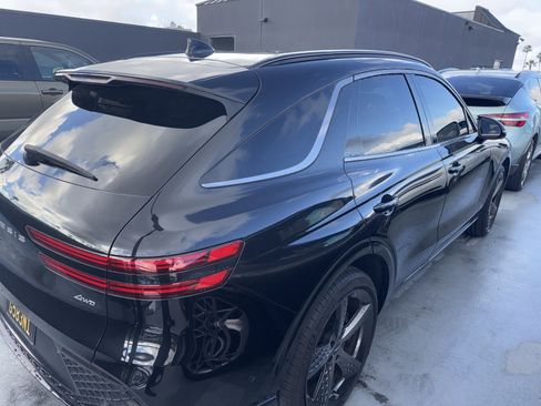 Used 2023 Genesis GV70 2.5T Sport Prestige w/ Sport Prestige Package image 8