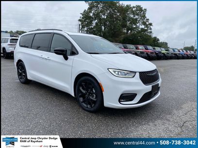 Used 2025 Chrysler Pacifica Limited