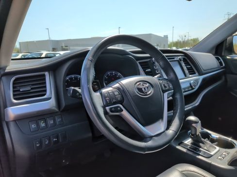 Used 2015 Toyota Highlander Limited Platinum AWD/4WD image 31