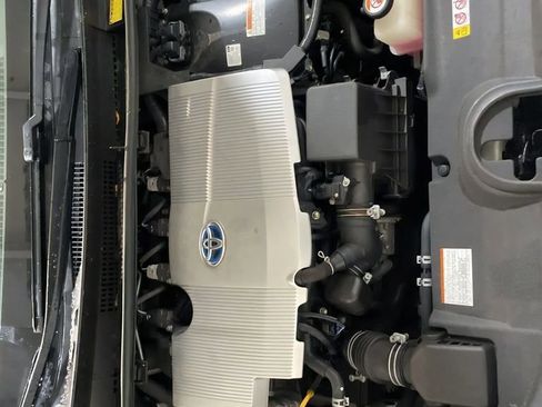 Used 2018 Toyota Prius Two image 36
