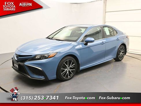 Used 2024 Toyota Camry SE w/ Cold Weather Package FWD image 2