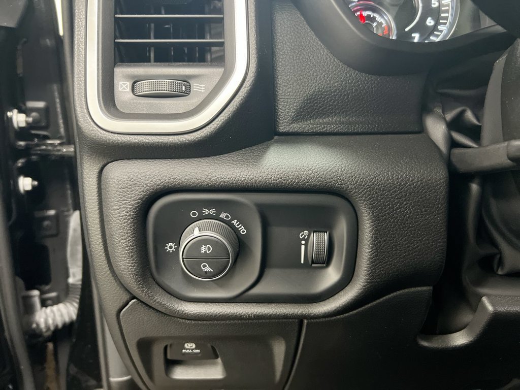 Used 2024 RAM 1500 Big Horn AWD/4WD image 18