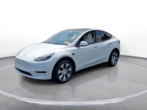 Used 2023 Tesla Model Y Long Range AWD/4WD image 4