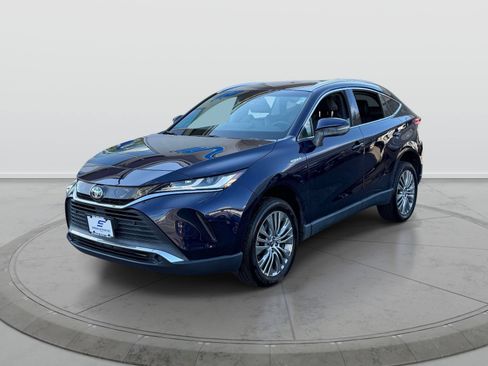 Used 2021 Toyota Venza XLE w/ Softex Package AWD/4WD image 3