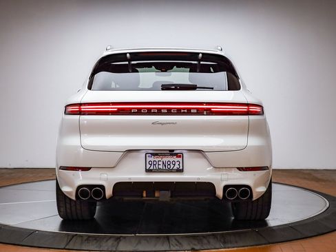 Used 2025 Porsche Cayenne image 7