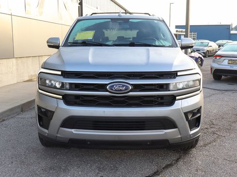 Used 2022 Ford Expedition XLT image 2