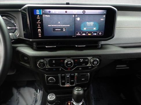 Used 2024 Jeep Wrangler Unlimited w/ Technology Group AWD/4WD image 15