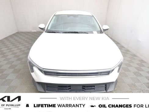 New 2025 Kia K4 LX image 2