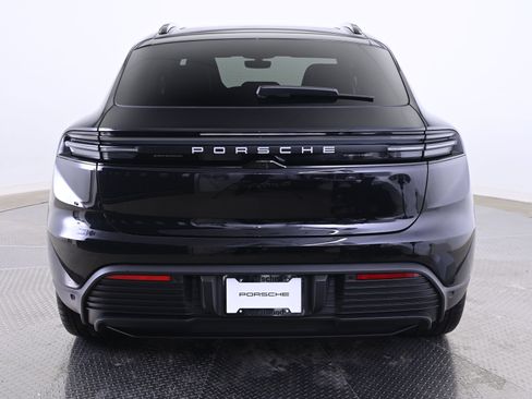 Used 2025 Porsche Macan 4 Electric AWD/4WD image 6