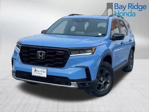 Certified 2023 Honda Pilot TrailSport image 1