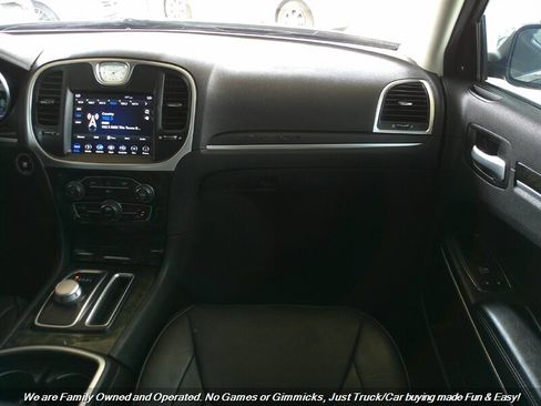 Used 2019 Chrysler 300 Limited image 34