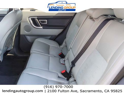 Used 2018 Land Rover Discovery Sport SE image 16