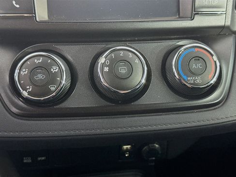 Used 2018 Toyota RAV4 LE FWD image 22