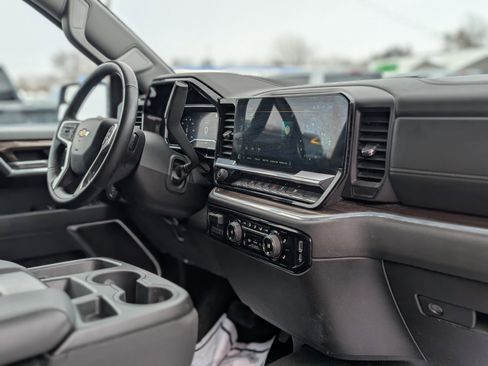 Used 2025 Chevrolet Silverado 1500 LT image 43