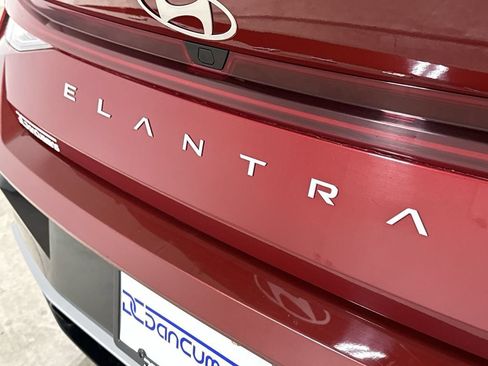 Used 2025 Hyundai Elantra SEL FWD image 27