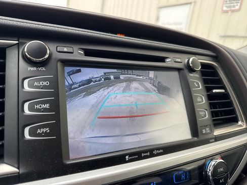 Certified 2019 Toyota Highlander XLE image 3