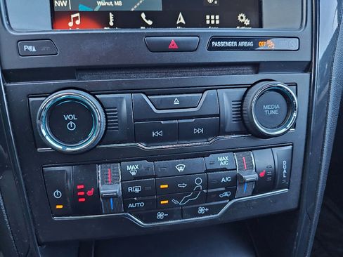 Used 2018 Ford Explorer XLT w/ Equipment Group 202A image 61