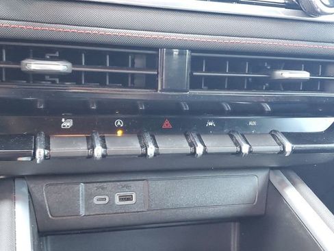 Used 2024 Chevrolet Colorado Z71 image 24