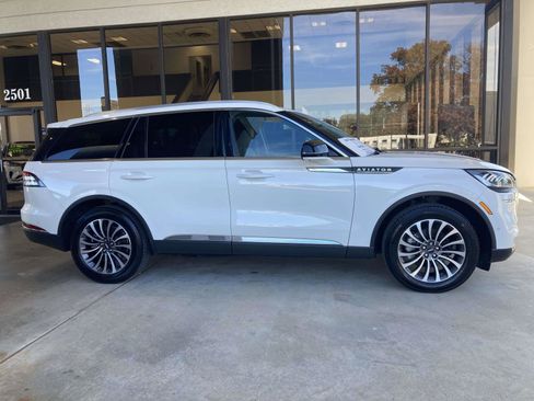 Used 2021 Lincoln Aviator Reserve w/ Elements Package Plus image 2