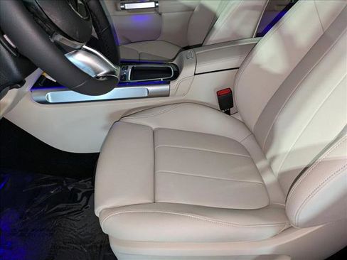 New 2025 Mercedes-Benz GLB 250 4MATIC image 4