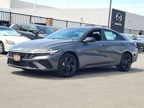 New 2026 Hyundai Elantra SEL Sport FWD image 2