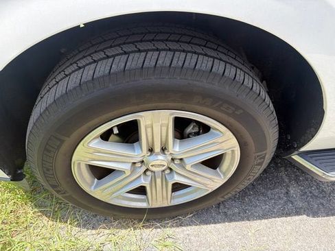 Used 2020 Ford Expedition XLT w/ Equipment Group 202A RWD image 5