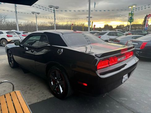 Used 2013 Dodge Challenger SXT image 5