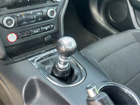 Used 2017 Ford Mustang Coupe RWD image 13