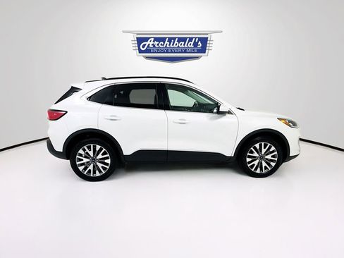 Used 2022 Ford Escape Titanium w/ Class II Trailer Tow Package AWD/4WD image 8