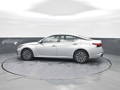 Used 2023 Nissan Altima 2.5 SV image 5