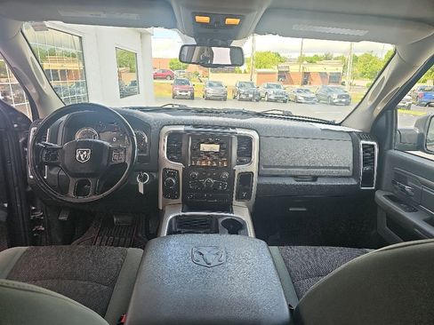 Used 2016 RAM 1500 Classic SLT w/ SLT Plus D￩cor Group AWD/4WD image 12