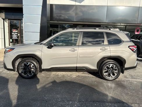 Used 2025 Subaru Forester Premium image 2